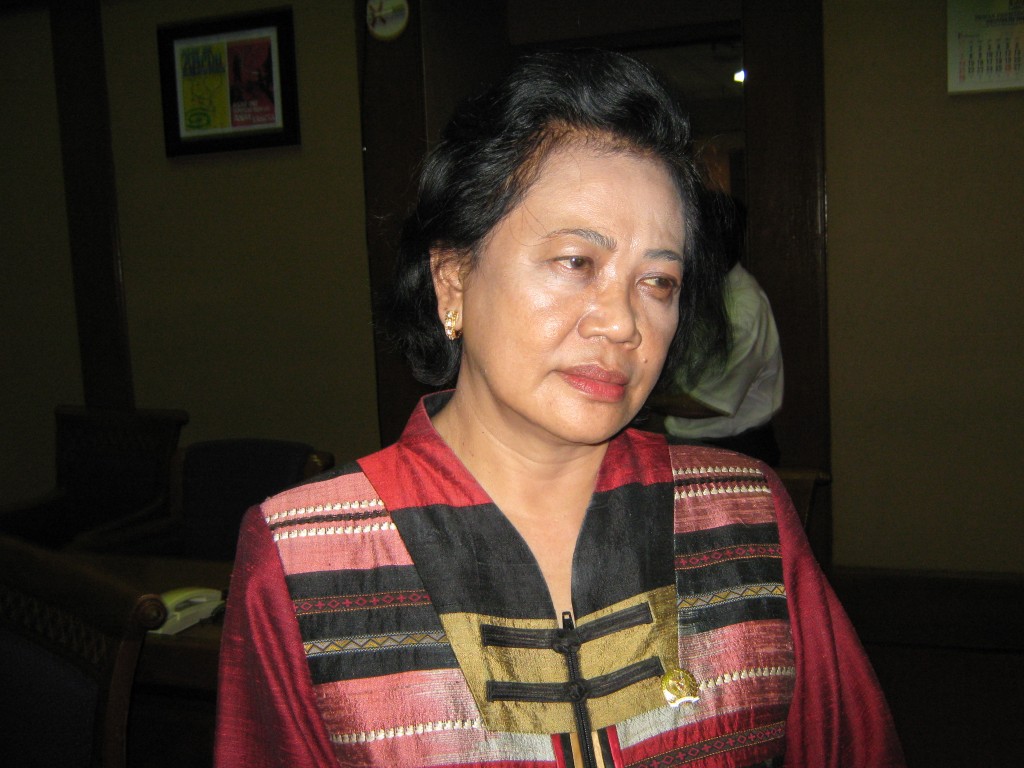 Dr. Sumarjati Arjoso,SKM