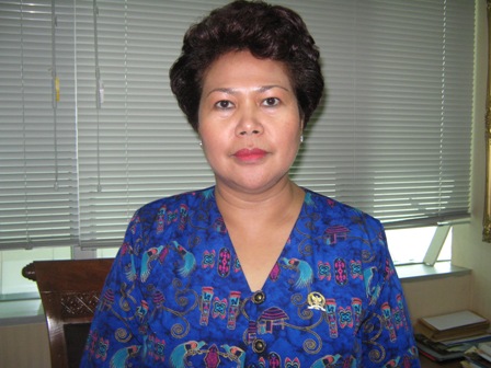 Irene Manibuy Baju Motif Adat