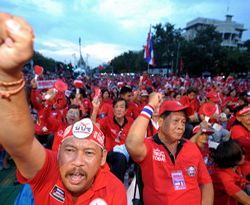 Kaos Merah Akan Demonstrasi