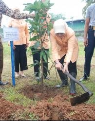 DWP BULOG Dukung Program Gerakan Perempuan Tanam & Pelihara Pohon