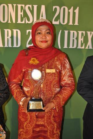 Sosok Wanita Berdedikasi Di Bidang Kesehatan Raih Penghargaan Anugerah Prestasi Insani