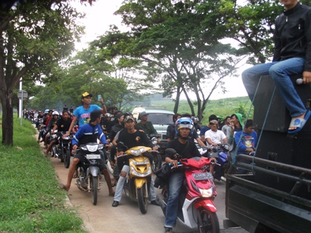 Nolak Kerja sama,  Ratusan Massa APC Demo DI BIC Purwakarta.