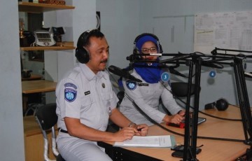 Kepala Perwakilan Jasa Raharja Purwokerto Sosialisasi di Radio RRI