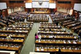 DPR RI Menggelar Rapat Paripurna Sahkan APBN 2015 Rp 1.984,1 Triliun