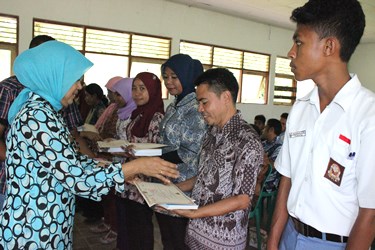 Anggota MPR Anna Latuconsina Sosialisasi Kebangsaan di SMAN Haruku
