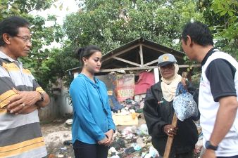 Linda Megawati Siapkan Rumah Untuk Nenek Yang Tinggal di Tempat Sampah