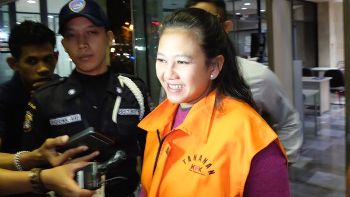 Senyuman Damayanti Soal Aliran Duit Suap ke Anggota Komisi V DPR RI