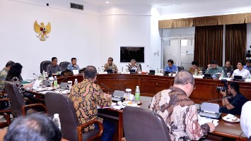 Jokowi : Pejabat Negara Harus Dahulukan Kepentingan Negara Dibanding Cuti
