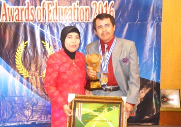 Jabat Kepala Sekolah 3 Kali & Berprestasi, Nurdin Umar Terima Penghargaan