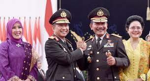 Kapolri Jenderal Tito Lepas Jenderal Badrodin dengan Salam Komando