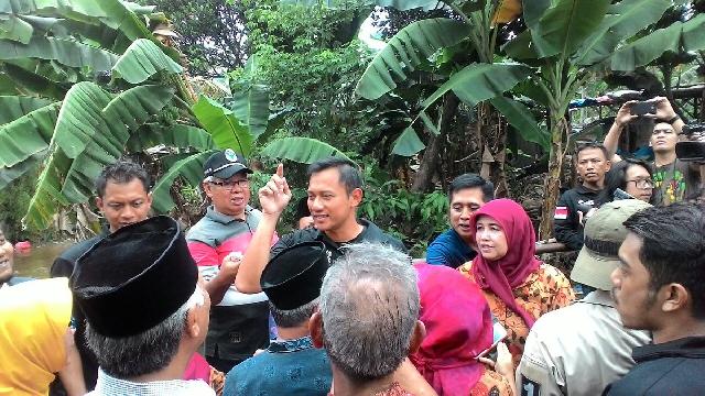 Agus Yudhoyono : Warga Pondok Labu Minta Pengerukan Kali Agar Tak Banjir