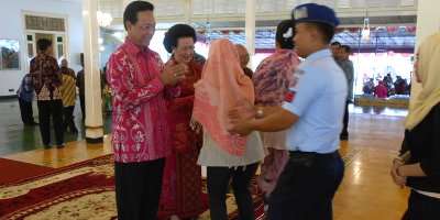 Syawalan, Ribuan Warga Yogya Antri Bersalaman dengan Sri Sultan HB X