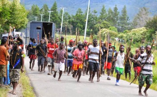 Gara- gara Pilkada, Massa Bentrok di Puncak Jaya- Papua, 5 Rumah Dibakar