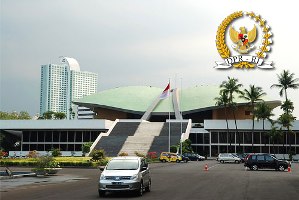 DPR Berulang Tahun Besok, Pimpinan Berdoa Anggota Lebih Rajin Hadir