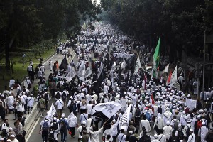 Usai Salat Jumat, Massa Aksi 2411 Long March ke DPP Partai NasDem