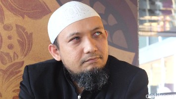 Kembali ke Masjid Al-Ihsan, Novel : Saya Bukan Orang Yang Takut Diancam