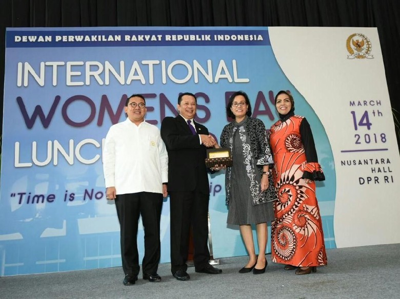 Ketua DPR RI Berikan Penghargaan Kepada Menteri Keuangan Sri Mulyani