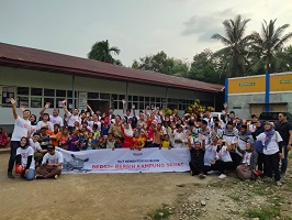 Meriahkan HUT ke-21 Kementerian BUMN, Telkom Gelar Bersih-Bersih Kampung Sehat di Kalimantan Barat